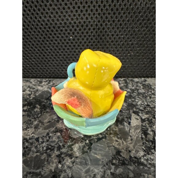 Set Of 3 Ceramic Cat Figurines In Raincoat & Bag With Playful Accessories - Picture 4 of 13